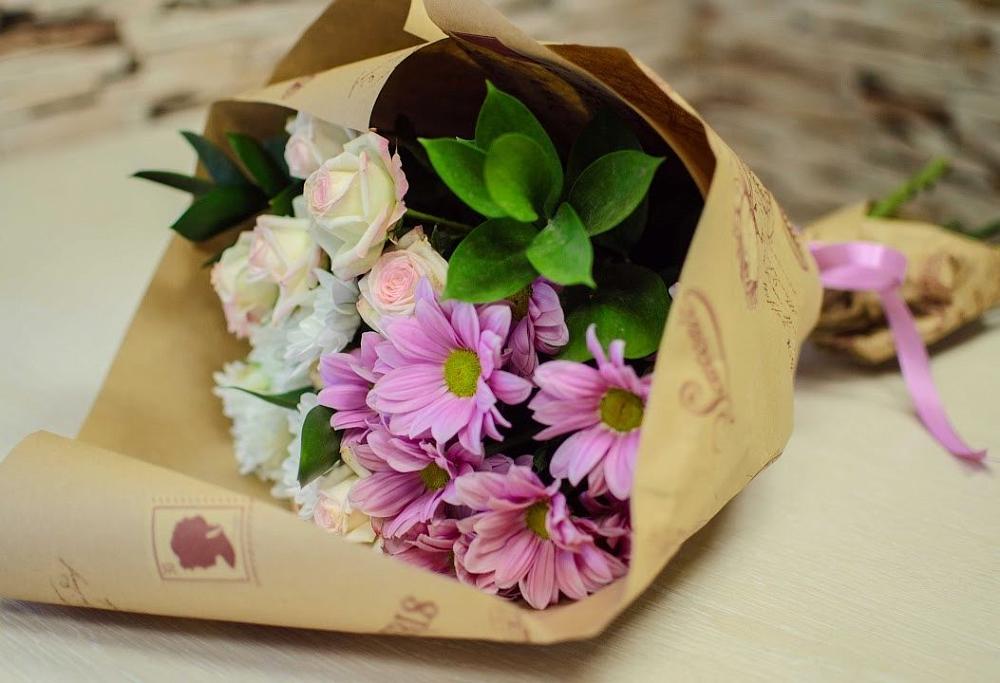 Букет цветов из: Розы и Хризантемы в Юганце