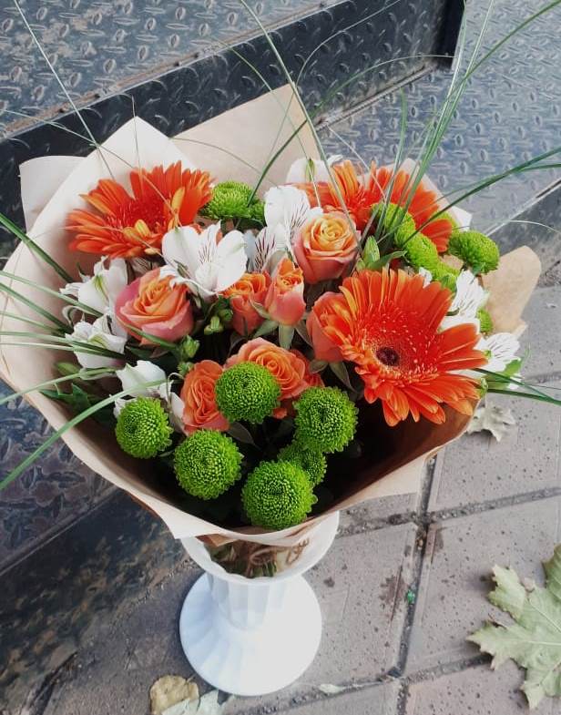 Букет цветов из: Герберы, Хризантемы, Альстромерии и Розы в Юганце