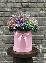 Цветочная композиция из Гипсофила и Розы в шляпной коробке в Юганце