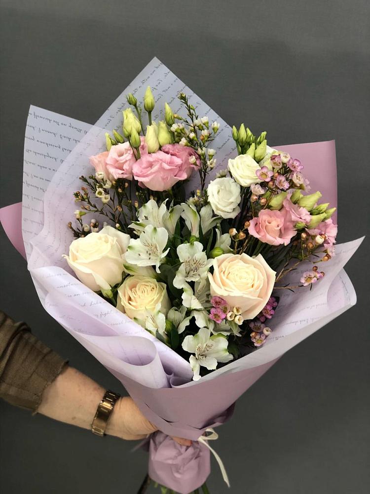 Букет цветов из: Альстромерии, Розы и Лизиантусы в Юганце