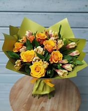 Букет цветов из:  Альстромерии и Розы в Юганце