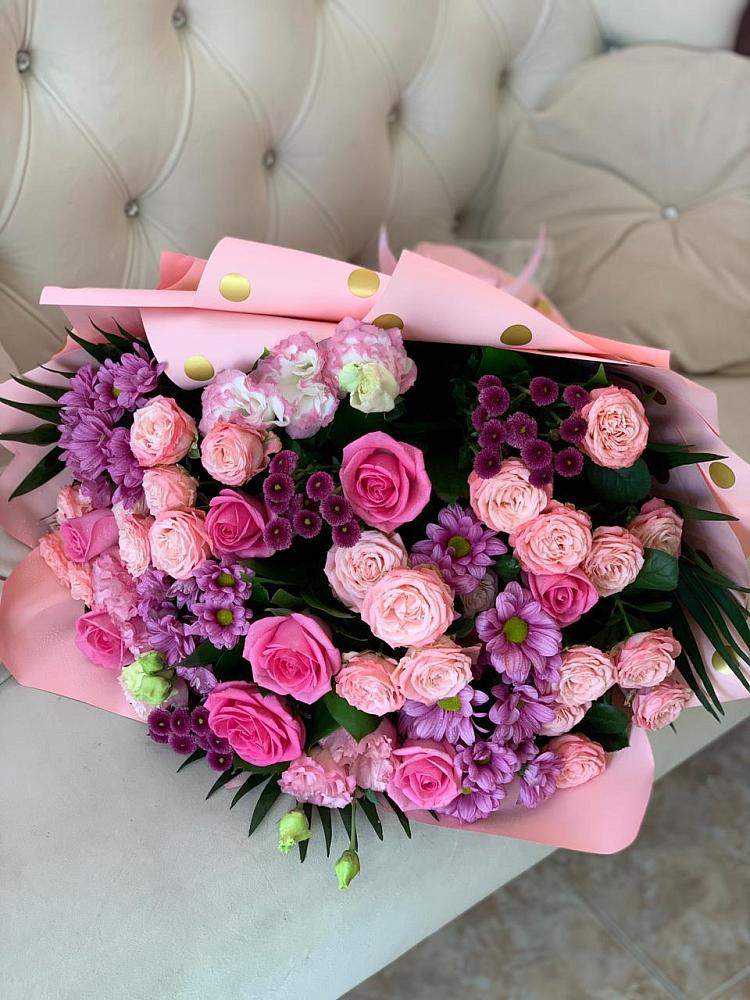 Букет цветов из: Хризантемы, Розы и Лизиантусы в Юганце