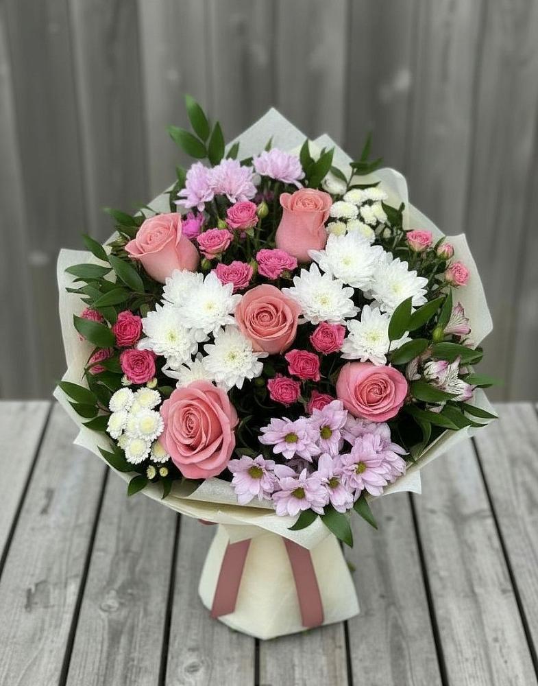 Букет цветов из: Альстромерии, Гвоздики, Розы и Хризантемы в Юганце