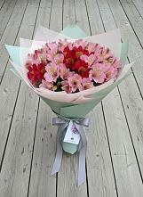 Букет цветов из:  Альстромерии в Юганце