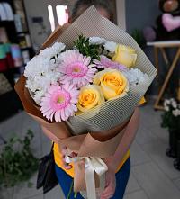 Букет цветов из:  Герберы, Розы и Хризантемы в Юганце