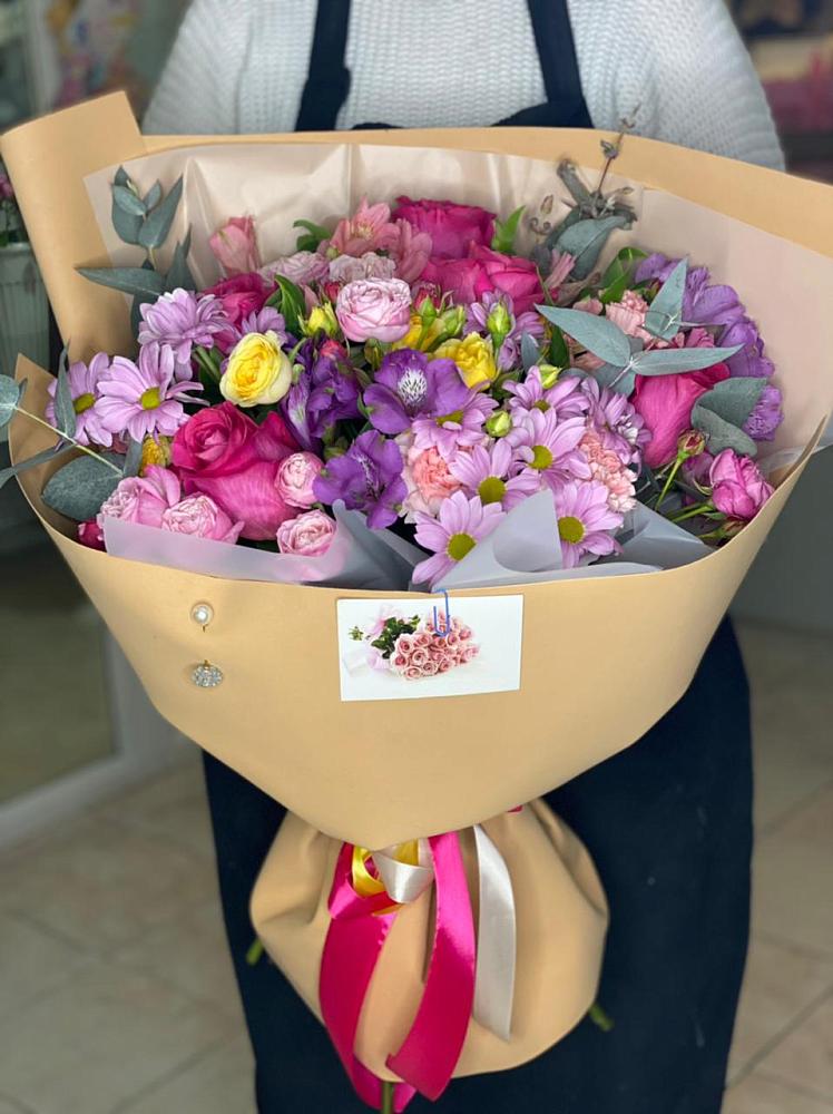 Букет цветов из: Хризантемы, Гвоздики и Альстромерии в Юганце