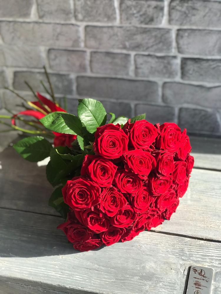 Букет Красные розы Фридом в Юганце
