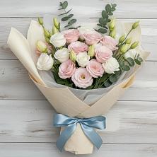 Букет цветов из:  Лизиантусы в Юганце