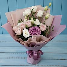 Букет цветов из:  Розы и Лизиантусы в Юганце