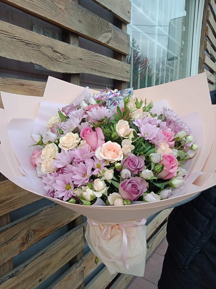 Букет цветов из: Розы и Хризантемы в Юганце