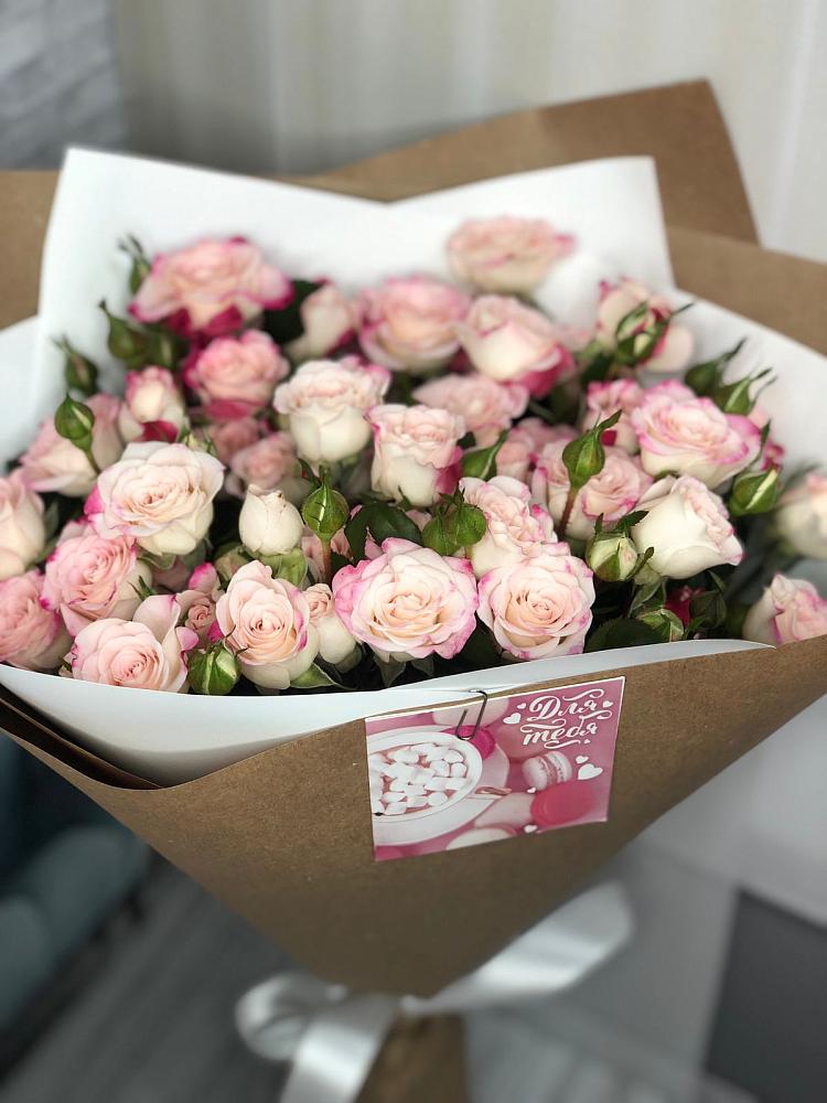 Букет цветов из: Розы в Юганце