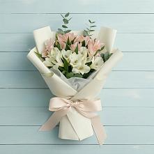 Букет цветов из:  Альстромерии в Юганце
