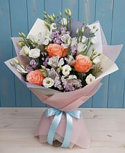 Букет цветов из:  Лизиантусы, Розы, Альстромерии и Гипсофила в Юганце