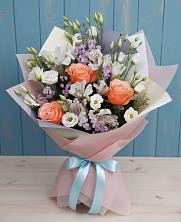 Букет цветов из:  Лизиантусы, Розы, Альстромерии и Гипсофила в Юганце