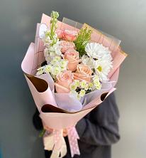 Букет цветов из:  Хризантемы и Розы в Юганце