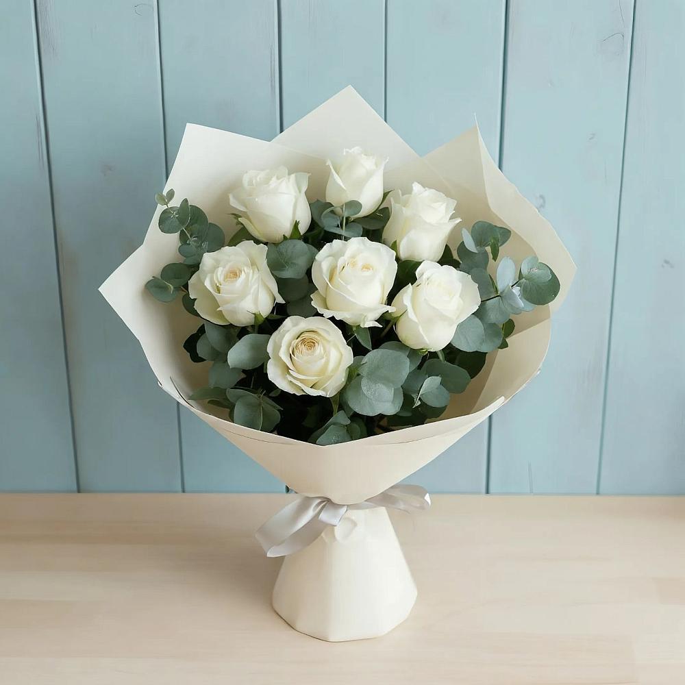 Букет Белые розы в Эвкалипте в Юганце