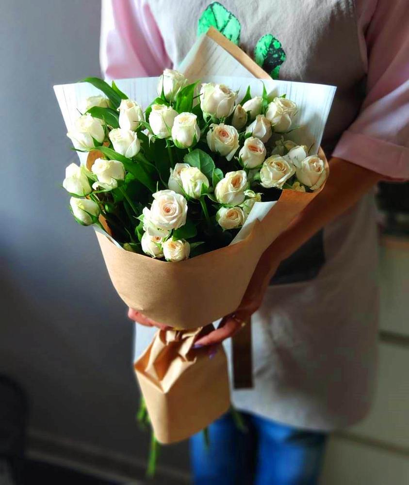 Букет цветов из: Розы в Юганце