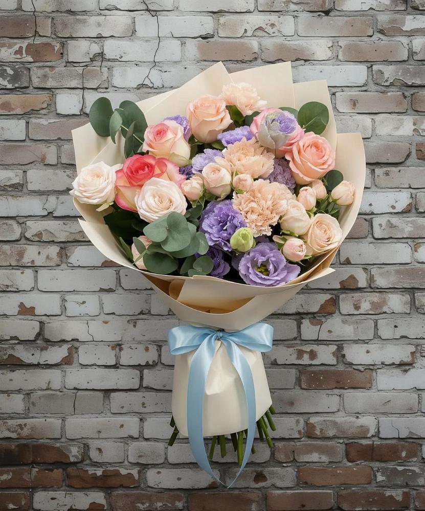 Букет цветов из: Розы, Лизиантусы и Гвоздики в Юганце