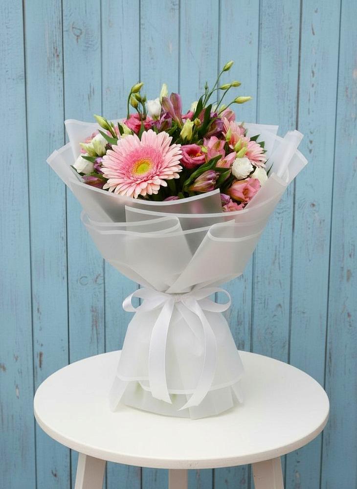 Букет цветов из: Герберы, Альстромерии и Лизиантусы в Юганце