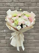 Букет цветов из:  Гвоздики, Розы, Лизиантусы и Хризантемы #REPLACE_PRED# Юганце