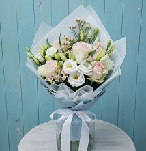 Букет цветов из:  Розы и Лизиантусы в Юганце