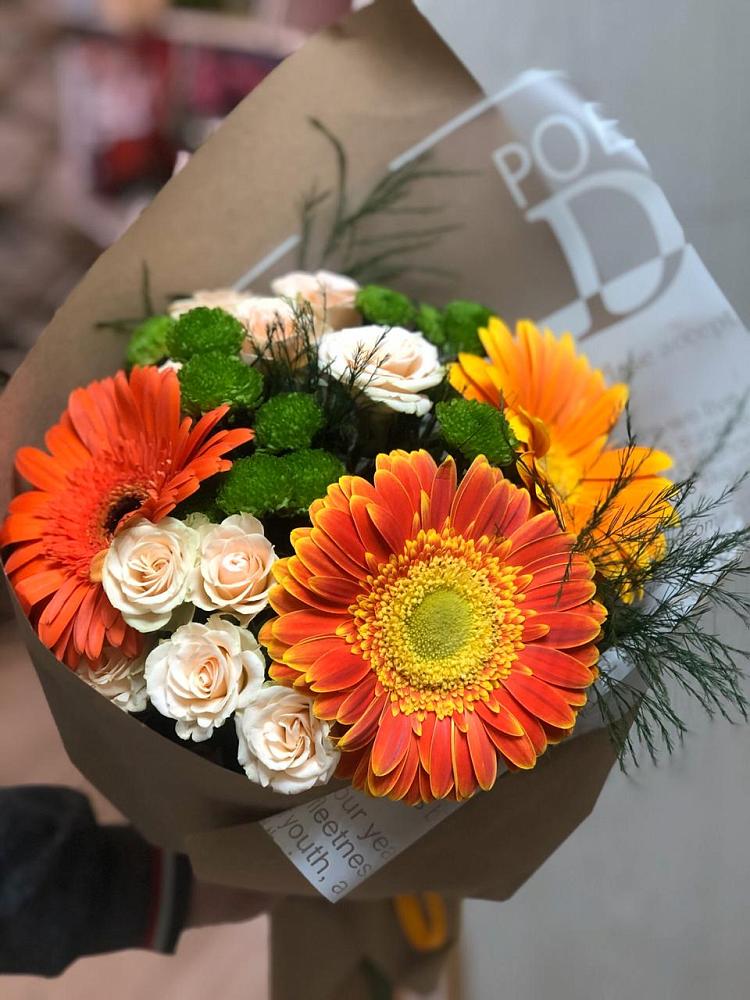 Букет цветов из: Герберы, Хризантемы и Розы в Юганце