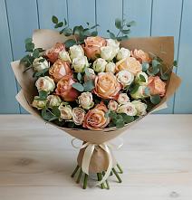 Букет цветов из:  Альстромерии и Розы в Юганце