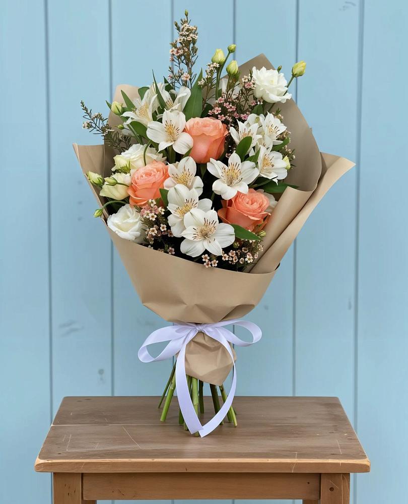 Букет цветов из: Альстромерии, Лизиантусы, Розы и Хризантемы в Юганце