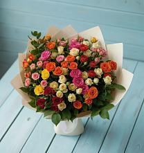 Букет Микс из разноцветных кустовых роз в Юганце